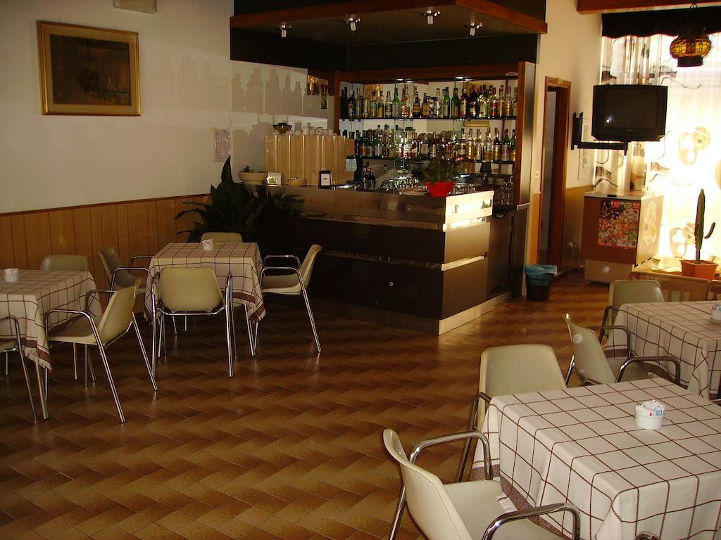 Hotel Villa Tua Riccione Exterior foto